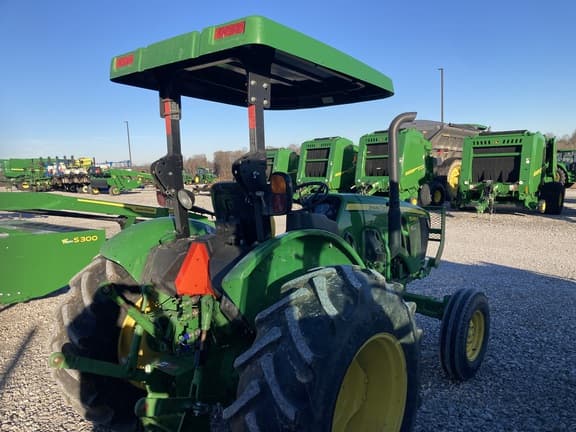 Image of John Deere 5065E equipment image 4