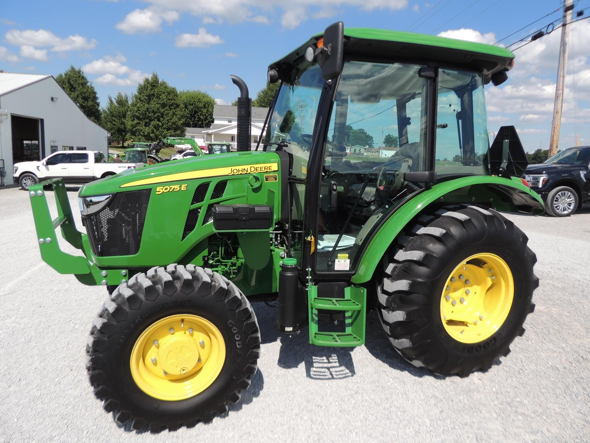 2020 John Deere 5075E Equipment Image0