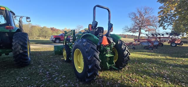 Image of John Deere 5075E equipment image 4