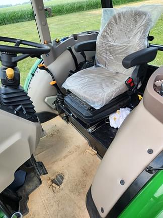 Image of John Deere 5075E equipment image 4