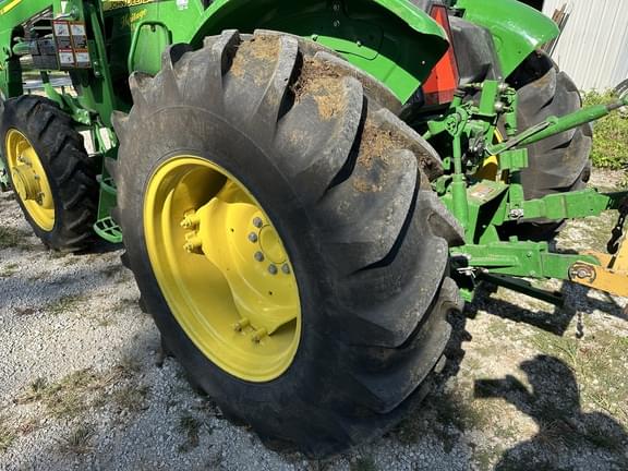 Image of John Deere 5075E equipment image 3