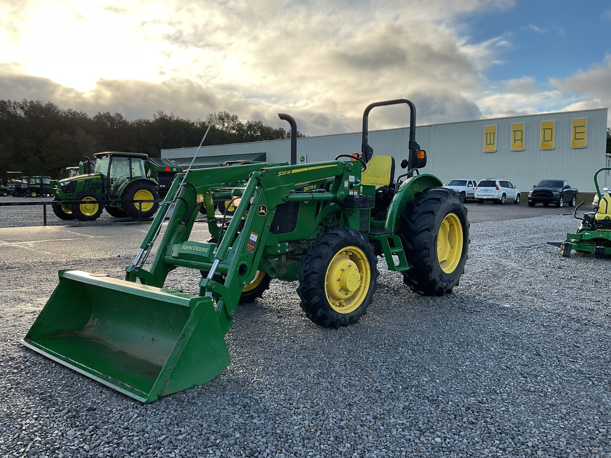 2020 John Deere 5075E Equipment Image0