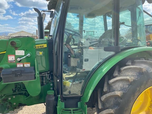 Image of John Deere 5075E equipment image 3