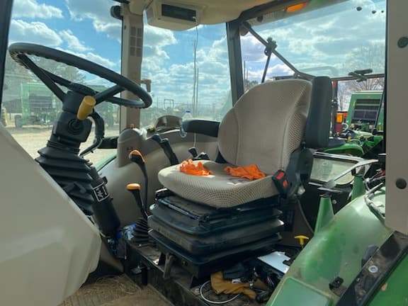 Image of John Deere 5075E equipment image 4