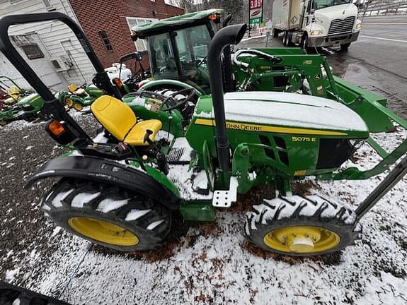 Image of John Deere 5075E equipment image 2