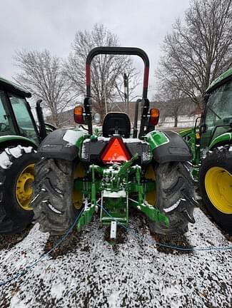 Image of John Deere 5075E equipment image 3