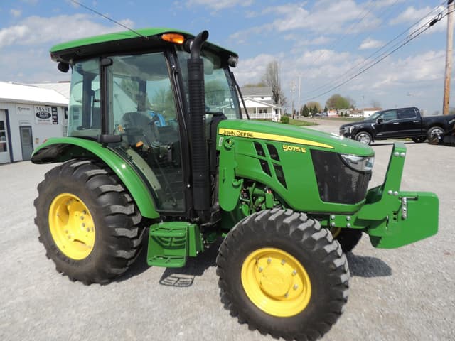 Image of John Deere 5075E equipment image 2