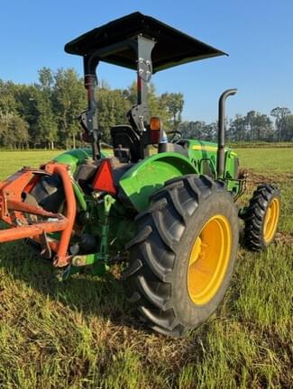 Image of John Deere 5075E equipment image 3