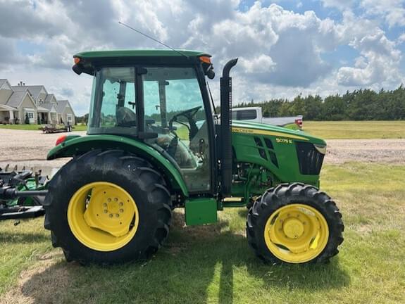 Image of John Deere 5075E equipment image 3