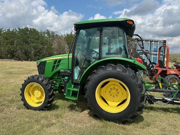 Image of John Deere 5075E equipment image 4
