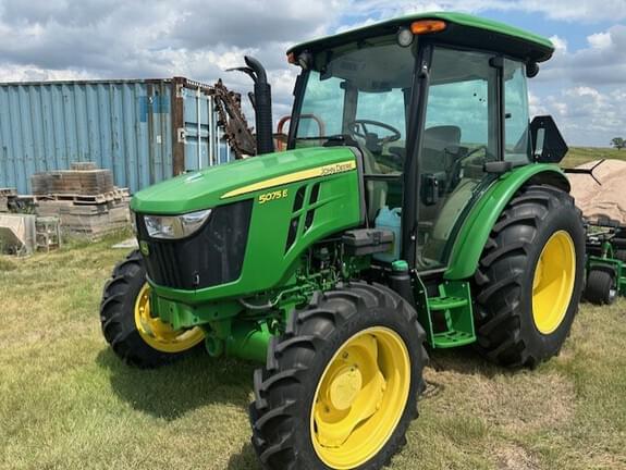 Image of John Deere 5075E equipment image 1