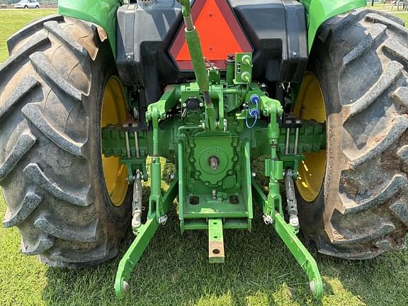 Image of John Deere 5075E equipment image 3