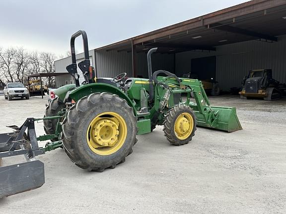 Image of John Deere 5075E equipment image 4