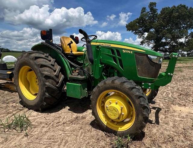 Image of John Deere 5075E equipment image 2