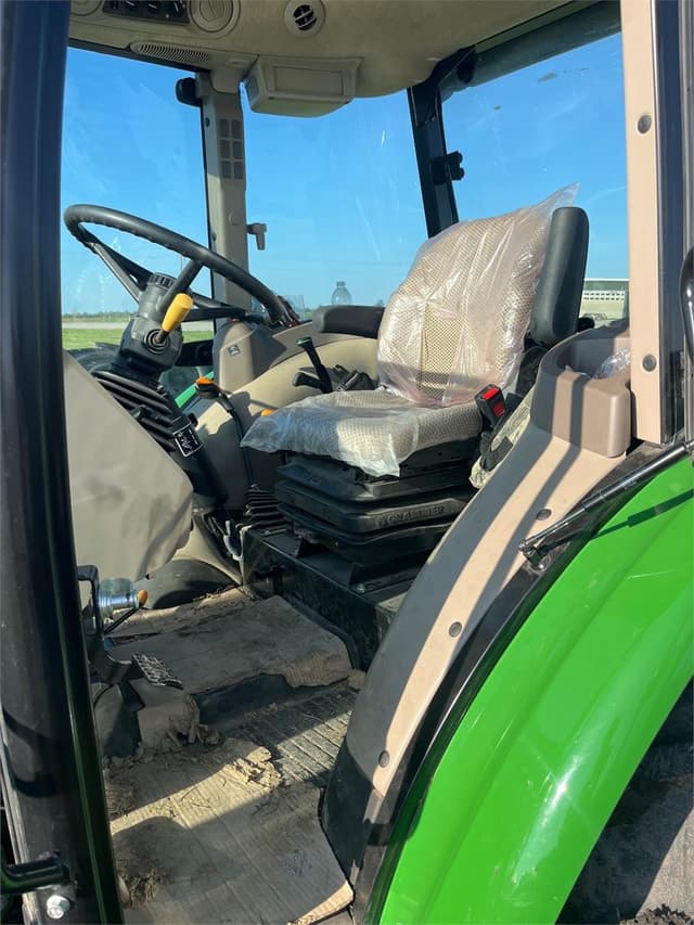 Image of John Deere 5075E equipment image 4