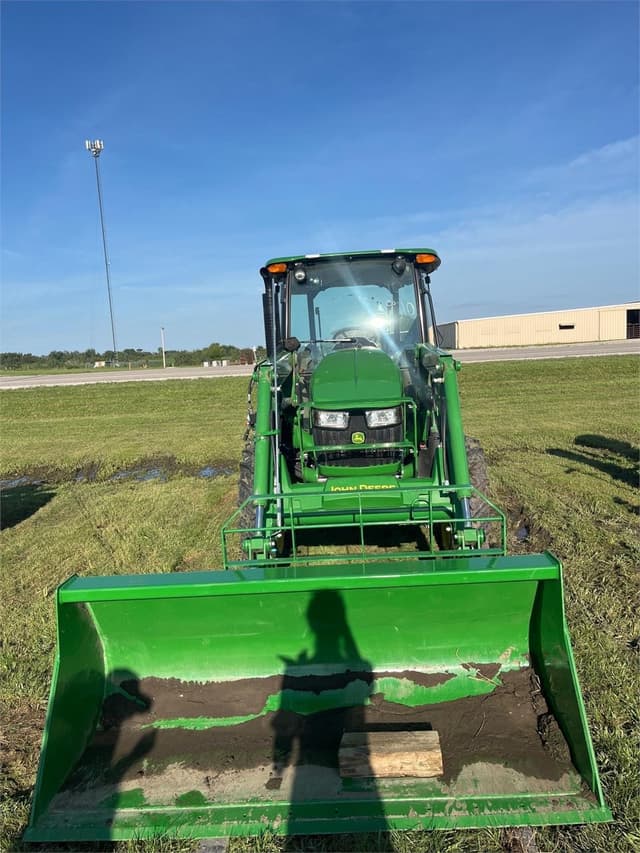 Image of John Deere 5075E equipment image 1