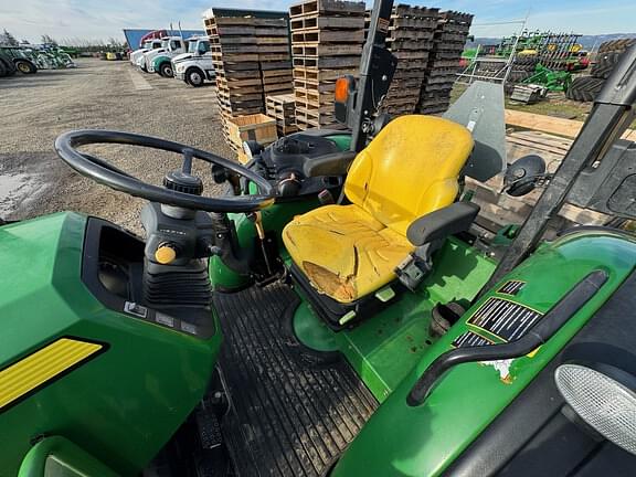 Image of John Deere 5075M equipment image 4