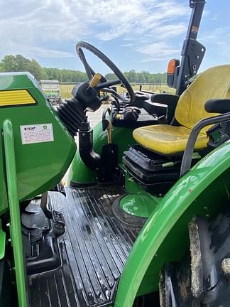Image of John Deere 5075M equipment image 2