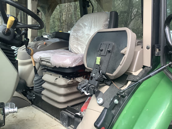 Image of John Deere 5075M equipment image 3