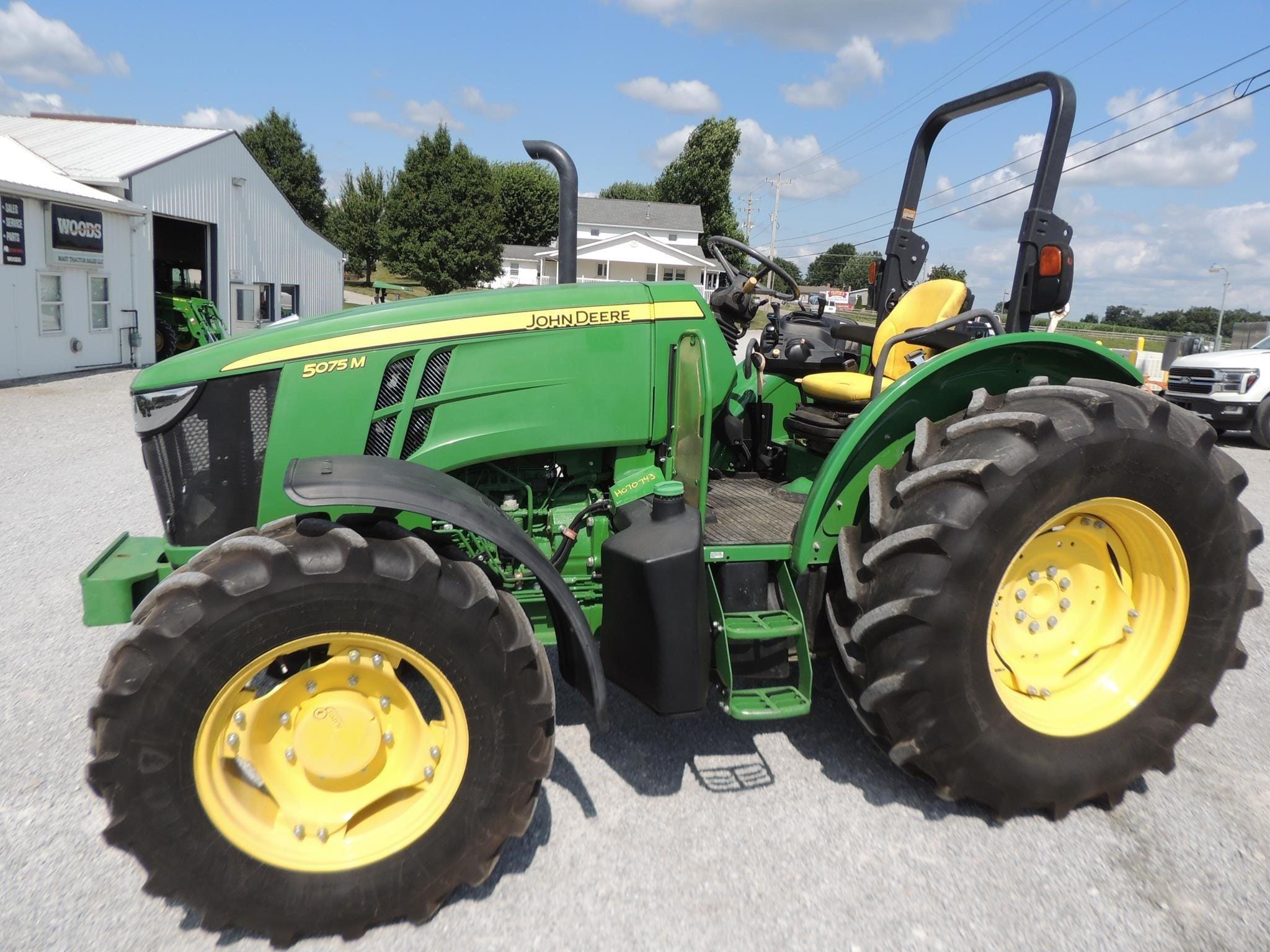 2020 John Deere 5075M Equipment Image0