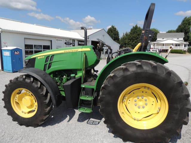 Image of John Deere 5075M equipment image 1