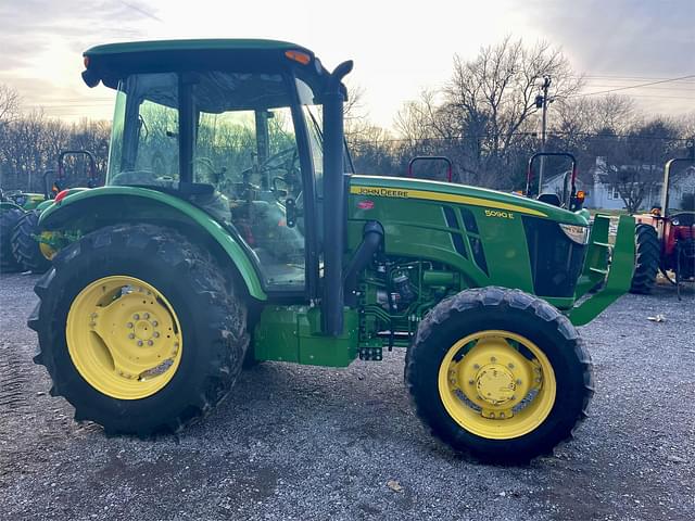 Image of John Deere 5090E equipment image 1