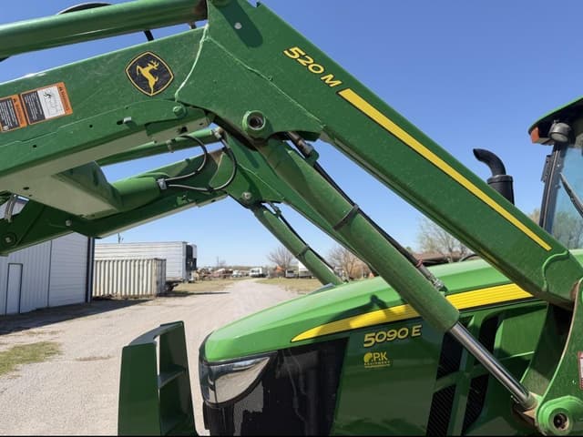 Image of John Deere 5090E equipment image 4