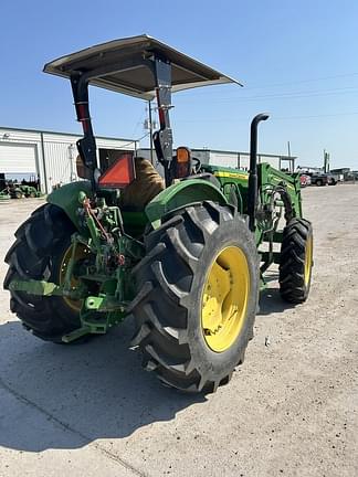 Image of John Deere 5090E equipment image 4