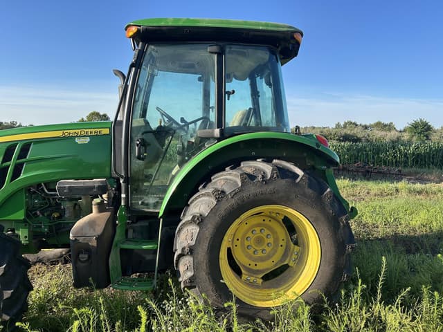 Image of John Deere 5090E equipment image 3