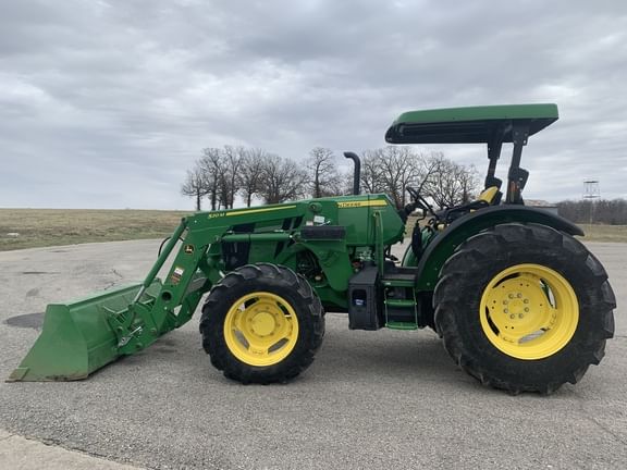 Main image John Deere 5090E