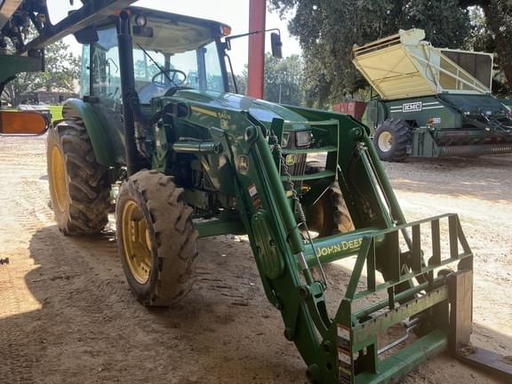 Image of John Deere 5090E equipment image 2