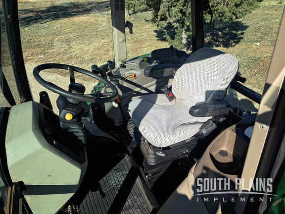 Image of John Deere 5090E equipment image 4