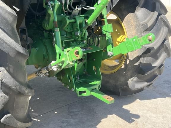 Image of John Deere 5090E equipment image 4