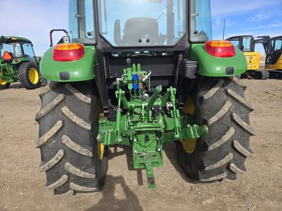 Image of John Deere 5090E equipment image 3