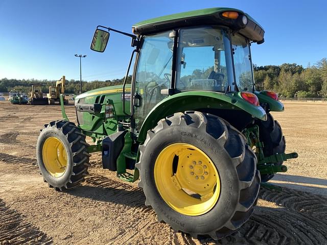 Image of John Deere 5090E equipment image 1