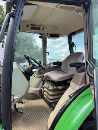 Image of John Deere 5090M equipment image 3
