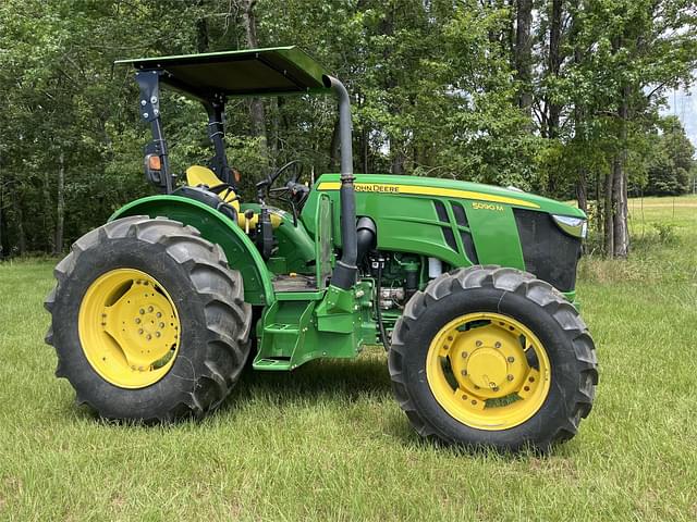 Image of John Deere 5090M equipment image 2