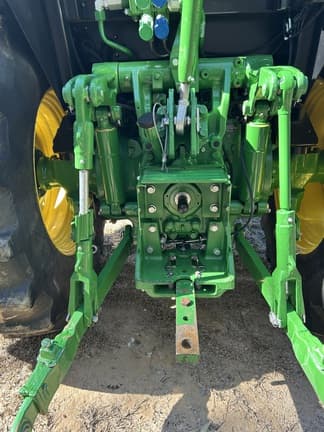 Image of John Deere 5090M equipment image 4