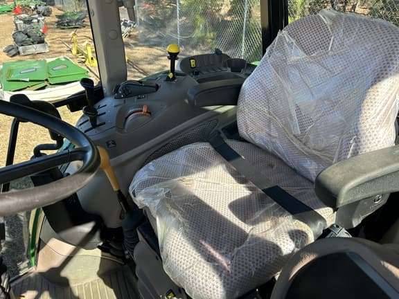 Image of John Deere 5090M equipment image 4