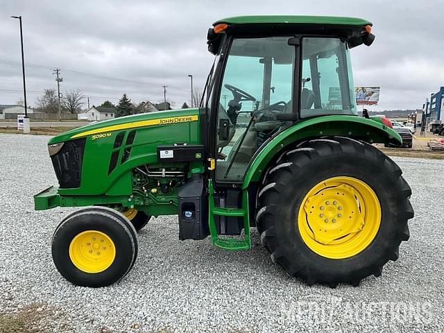 Image of John Deere 5090M equipment image 1