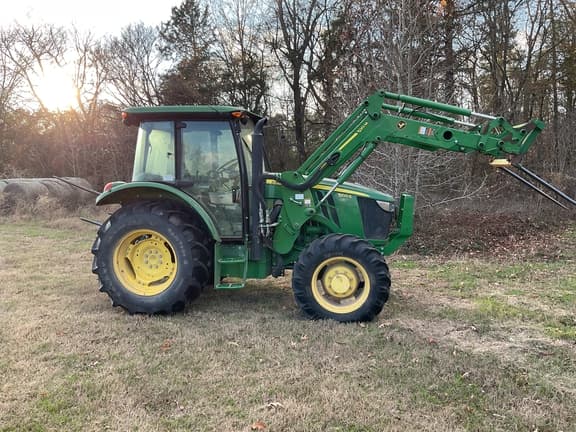 Image of John Deere 5100E equipment image 3