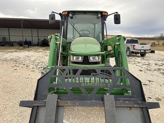 Image of John Deere 5100E equipment image 3