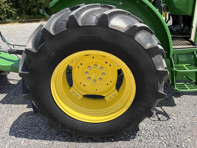Image of John Deere 5100E equipment image 3