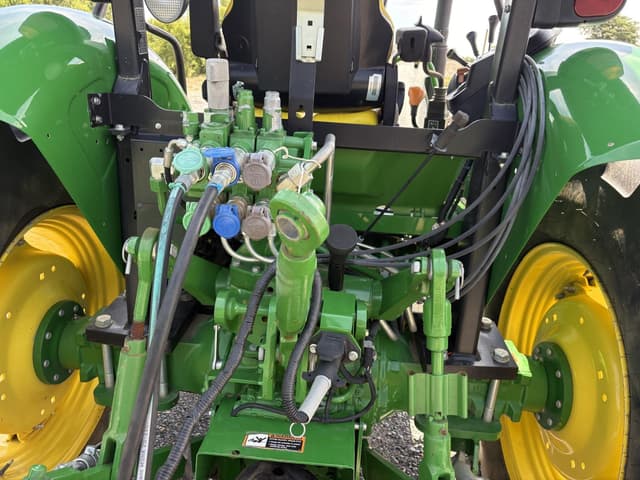 Image of John Deere 5100E equipment image 4