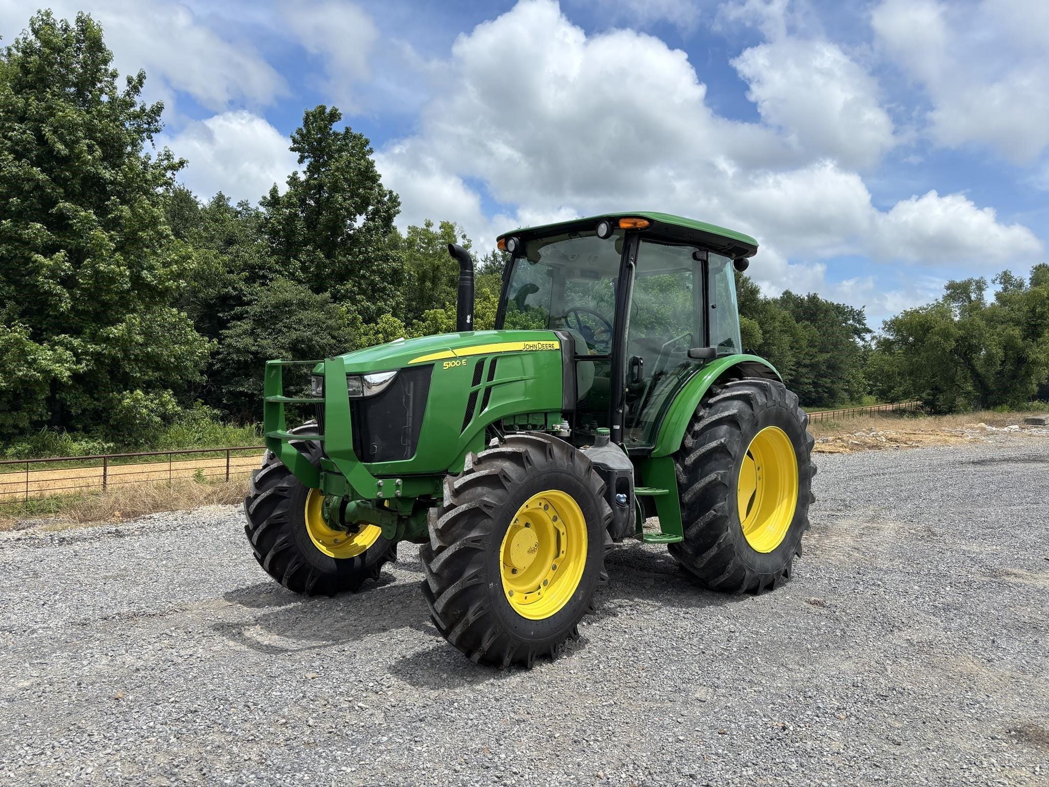 2021 John Deere 5100E Equipment Image0