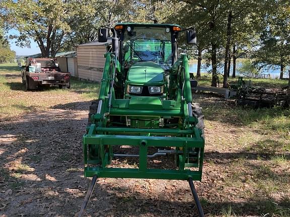 Image of John Deere 5100E equipment image 4