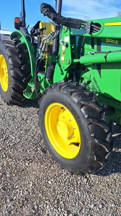 Image of John Deere 5100E equipment image 3