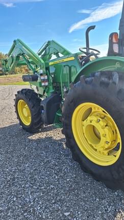Image of John Deere 5100E equipment image 4