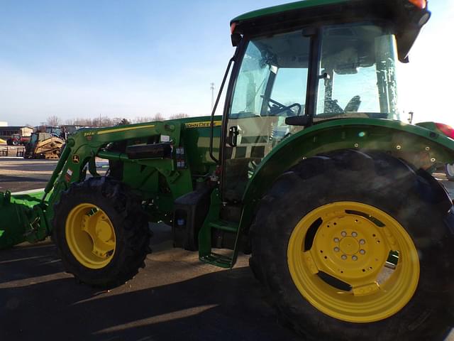 Image of John Deere 5100E equipment image 3