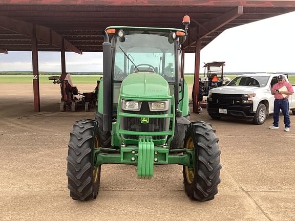 Image of John Deere 5100E equipment image 3